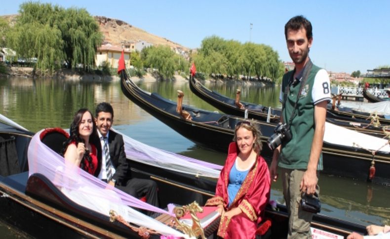 Hayatlarını gondolda birleştirdiler