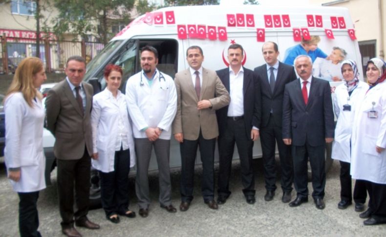 Hayırsever işadamı Devlet Hastanesi'ne evde bakım aracı bağışladı