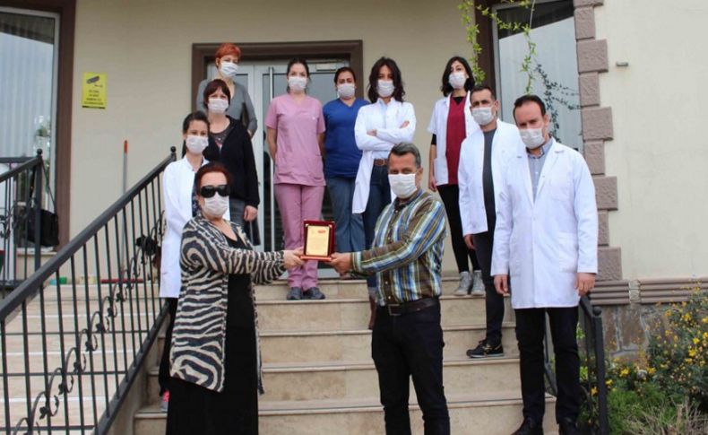 Hayvan dostu hizmetlere ‘teşekkür’ plaketi
