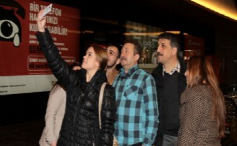 Ünlü oyuncuların selfie ile imtihanı!
