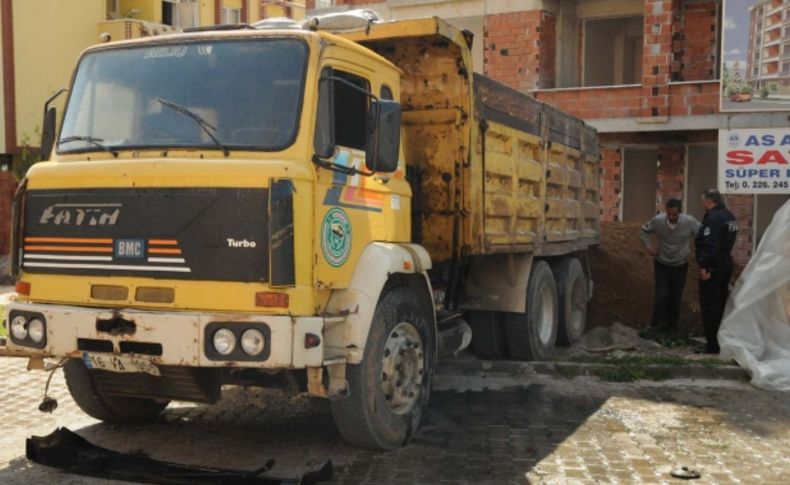 Hidroliği boşalan damper düştü şoför yaralandı