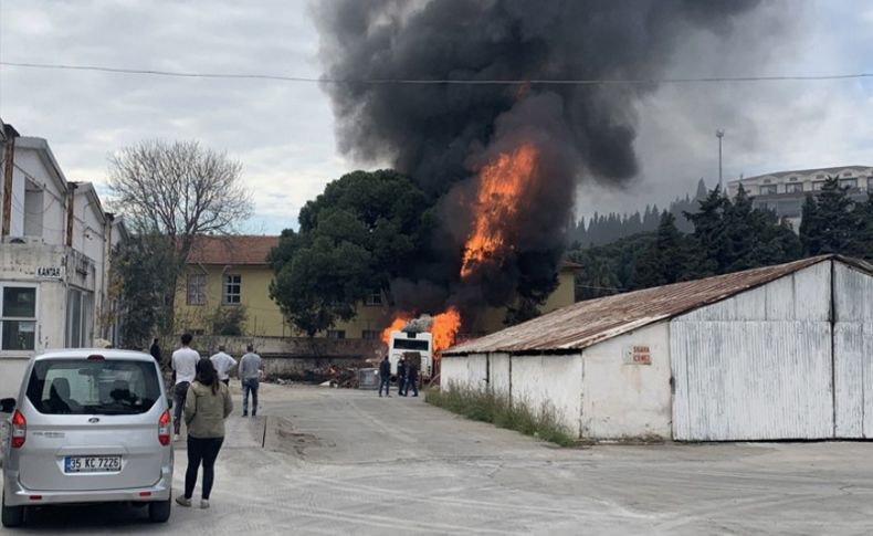 Hurdaya ayrılan belediye otobüsü alev alev yandı