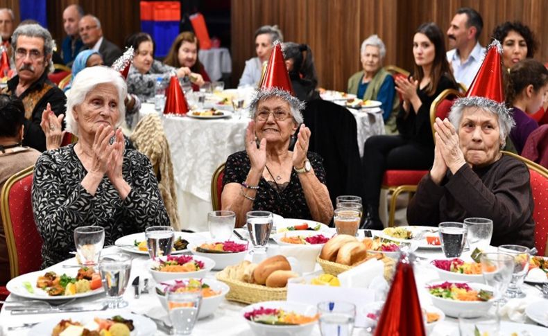 Huzurevi'nde coşkulu yılbaşı