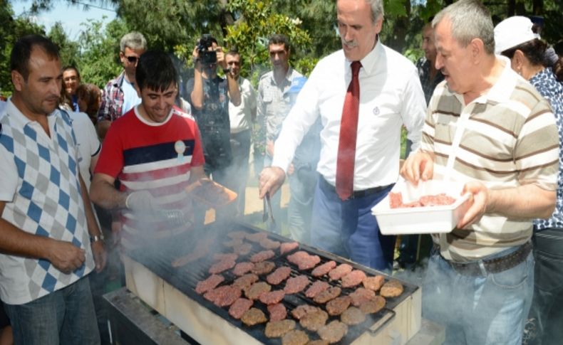 Huzurevindeki kermes hem eğlendirdi hem destek sağladı