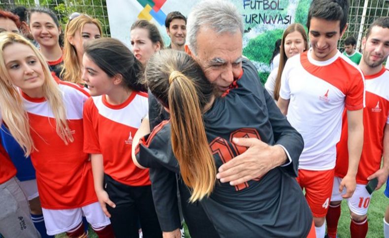 Asistler erkeklerden, goller kadınlardan