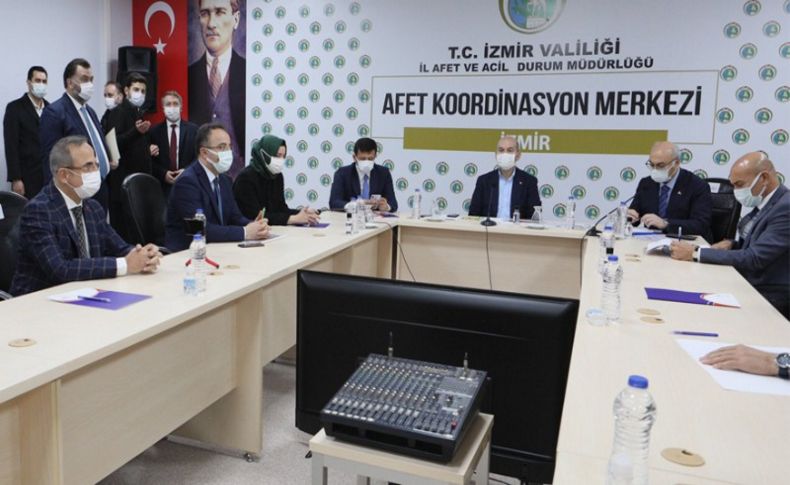 İçişleri Bakanı Soylu, İzmir'deki depremle ilgili yürütülen çalışmaları inceledi