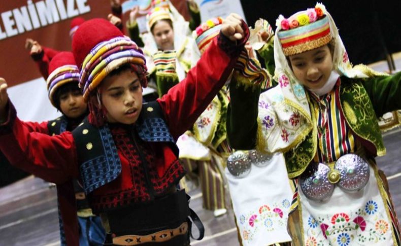 Folklor gecesinde Karabağ'dan çarpıcı Cumhuriyet mesajları