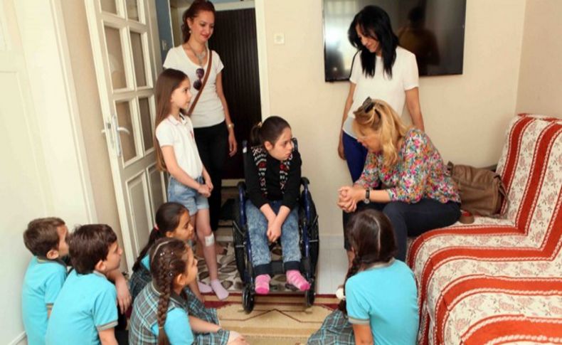 Bayraklılı çocuklardan iyilik dersi