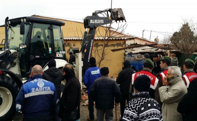 Urla'da yıkım operasyonu