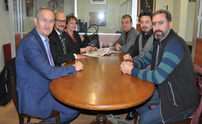 İGC Cumhuriyet haber nöbetinde