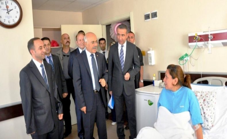Iğdır Valisi Pek'in hastane ziyareti