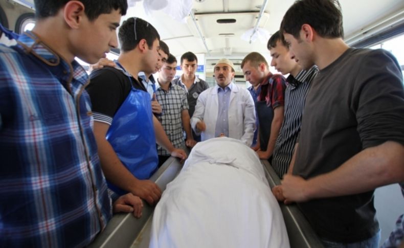İHL öğrencileri uygulamalı ‘gassallık’ öğrendi