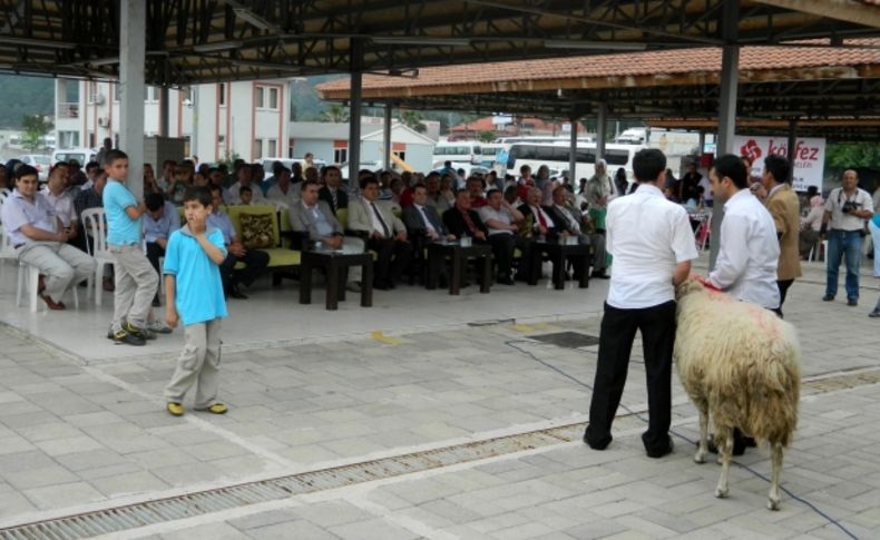 İhtiyaç sahibi öğrenciler yararına kermes düzenlendi