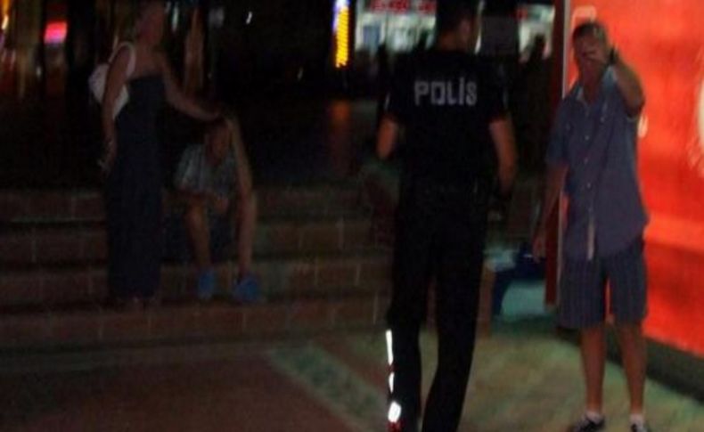 İki İngiliz turisti süpürge sopasıyla dövdü