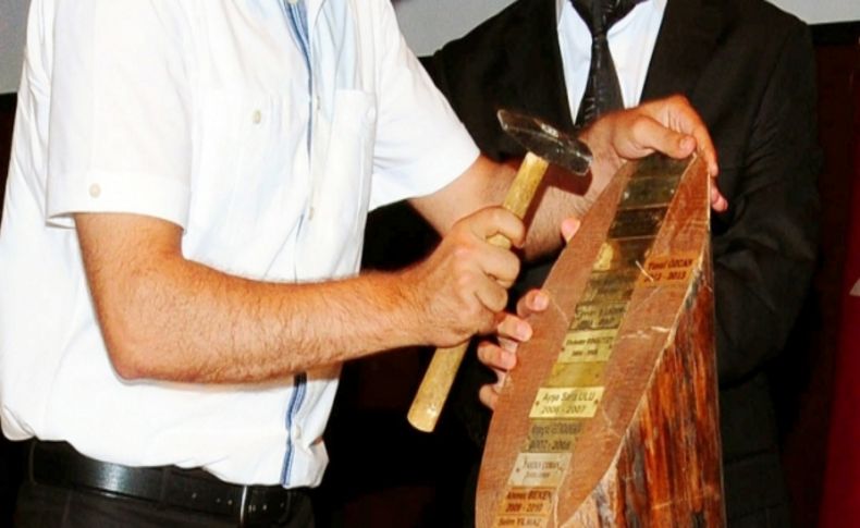 İlahiyat Fakültesi'nde mezuniyet coşkusu yaşandı