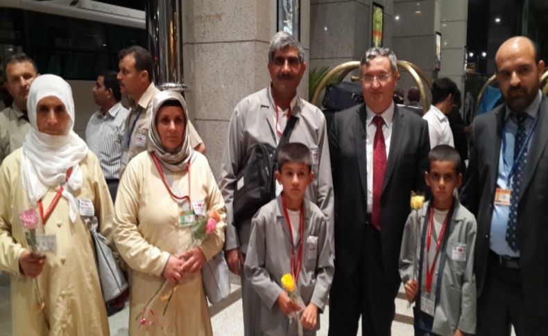 İlk hac kafilesi Medine’de güllerle karşılandı
