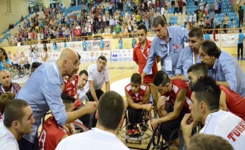 İlk yenilgisini alan milliler gözyaşlarını tutamadı