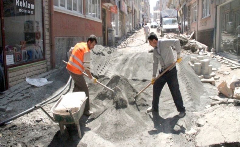 İlkadım Belediyesi, kaldırım parke döşemesi çalışmalarını hızlandırdı