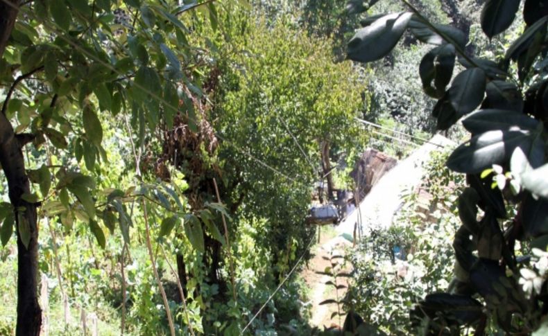 İlkel teleferik yardımıyla evde sağlık hizmeti veriyorlar