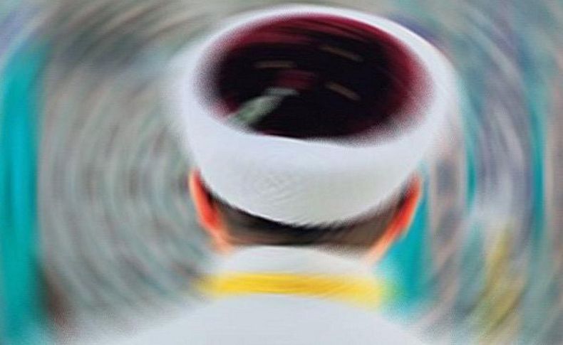 İmam camide kadınla basıldı