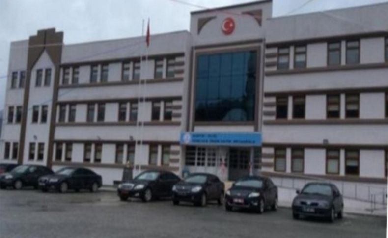 İmam hatip müdüründen öğrenciye 'namaz' dayağı