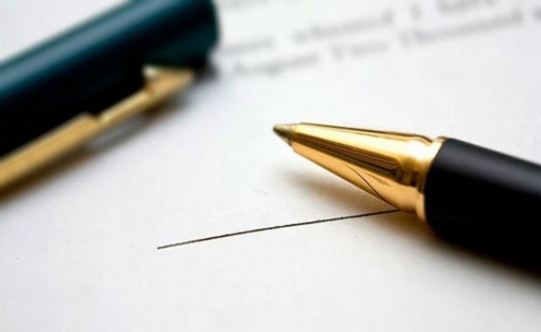 1128 akademisyenden ikisi imzasını çekti