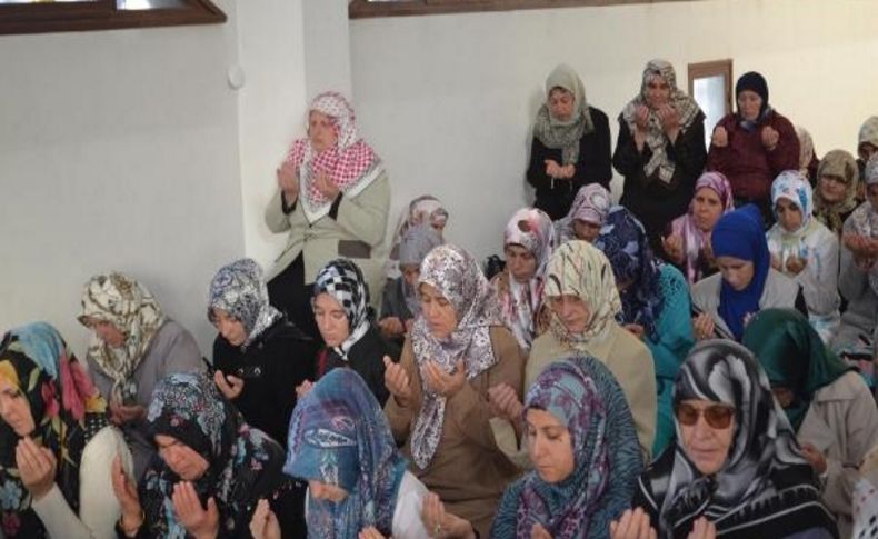 Inegöl’De Kadinlar Da Bayram Namazi Kildi