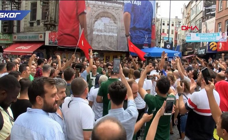 İngiliz taraftarlar İzmir Marşı ile coştu!