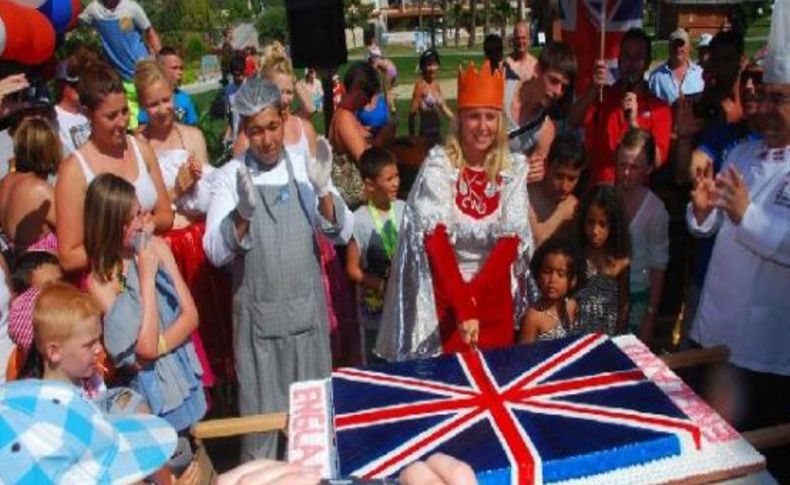 İngiliz turistler kraliçelerini unutmadı