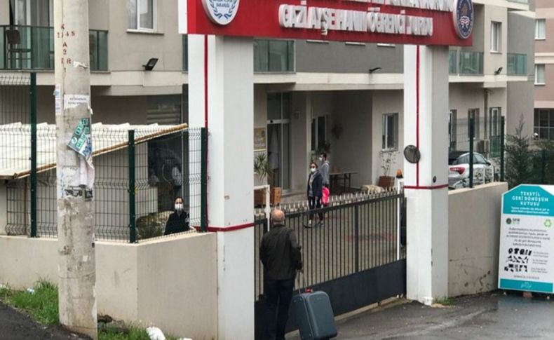 İngiltere'den İzmir'e gelenler yurtlarda karantinaya alındı