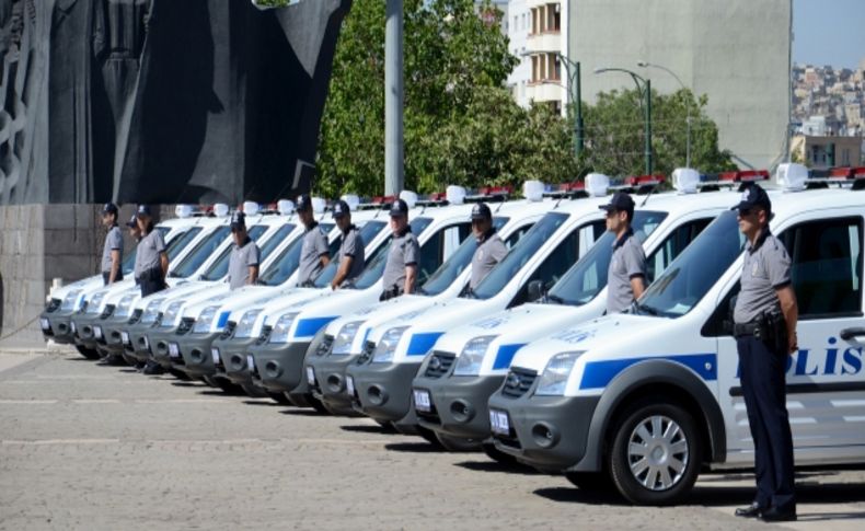 İş adamlarının desteği ile alınan araçlar Emniyete verildi