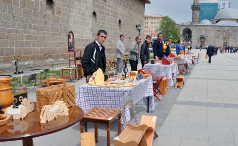 İşitme engelli öğrencilerin eserleri göz doldurdu