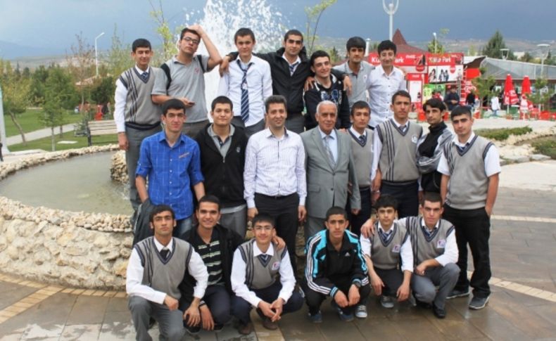 İşitme engelliler Fırat Üniversitesi'ni gezdi