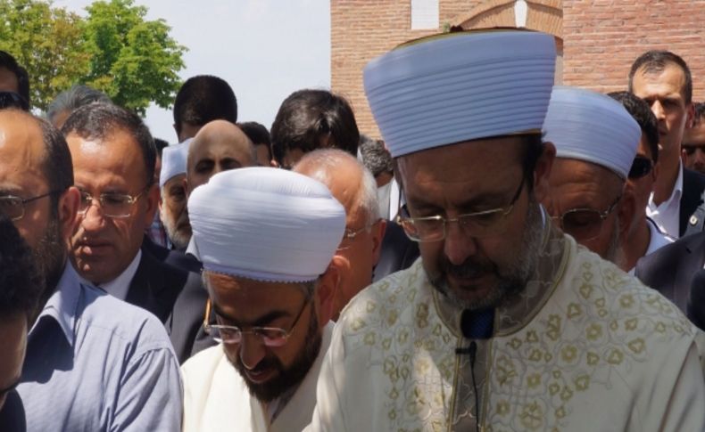 İslam alimi Mehmet Emin Er'i son yolculğuna bakanlar uğurladı