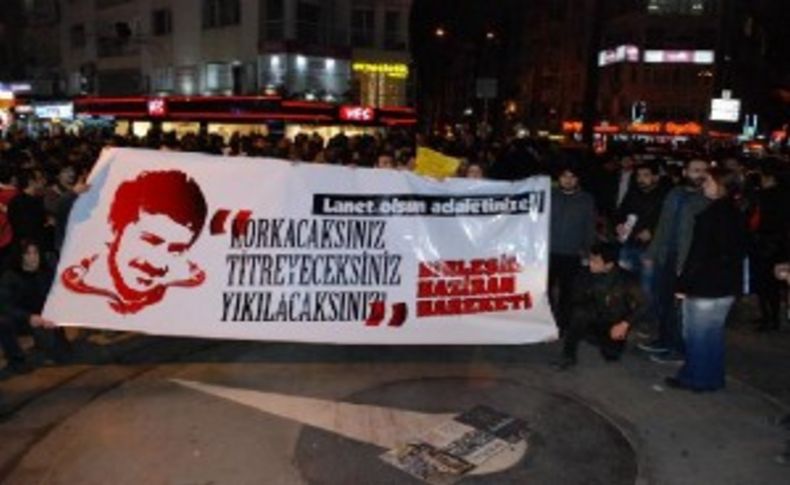İzmir'de Ali İsmail Korkmaz protestosu: 'Lanet olsun adaletinize' pankartı açtılar
