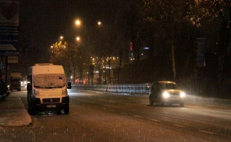 Istanbul'da Kar Yağişi Etkili Oluyor