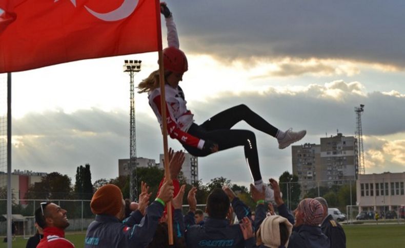 İzmirli kadın itfaiyecilerin büyük başarısı