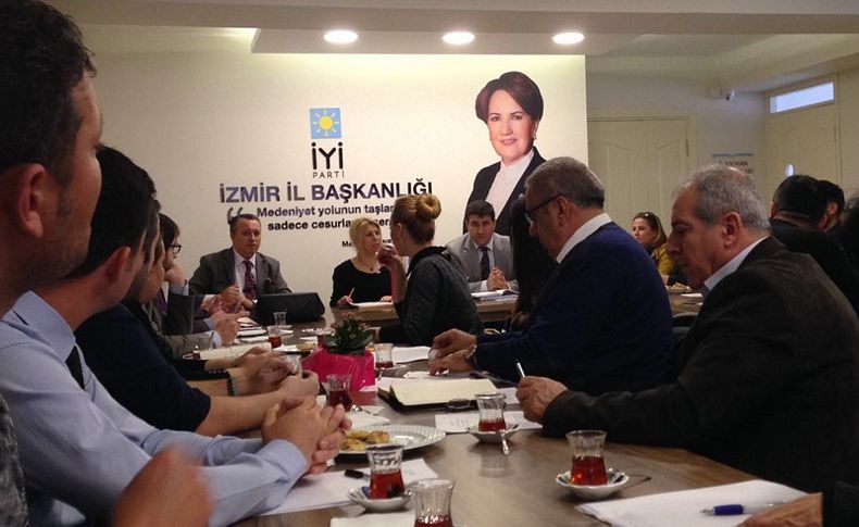 İYİ Parti İzmir'den sosyal medya atağı