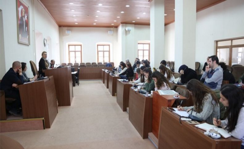 İYTE'li öğrenciler projelerini Başkan Uyar'a sundu