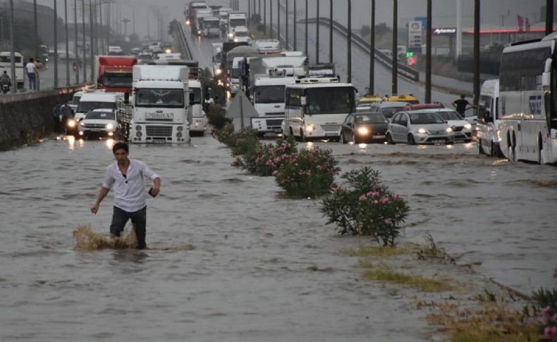 İzmir-Ankara yolu ulaşıma kapandı