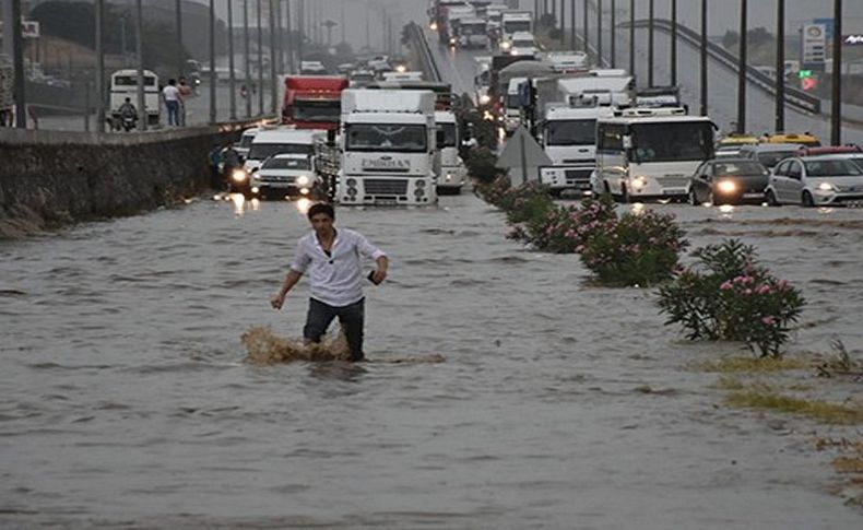 İzmir-Ankara yolu ulaşıma kapandı!