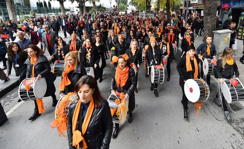 İzmir aydınlığa koşuyor