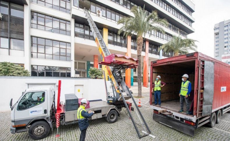 İzmir Büyükşehir Belediyesi Ana Hizmet Binası boşaltılıyor