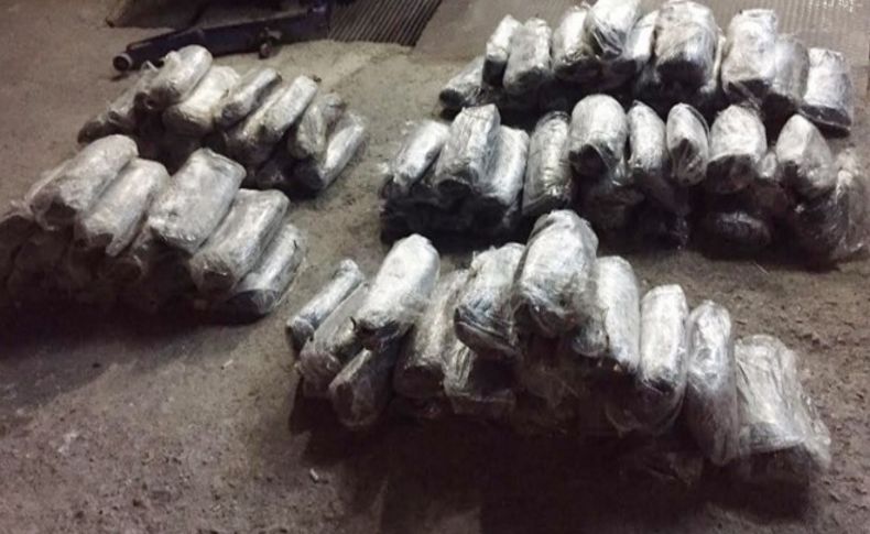 İzmir'de 115 kilo esrar ele geçirildi