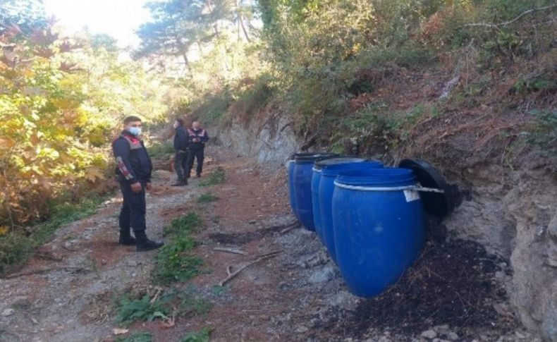 İzmir'de 1640 litre sahte içki ele geçirildi