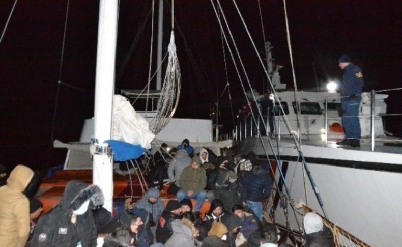 İzmir'de 175 düzensiz göçmen ile 1 göçmen kaçakçısı yakalandı