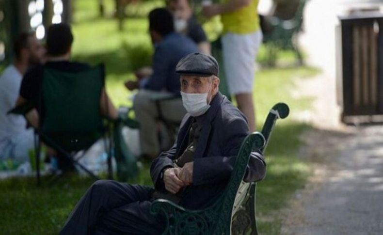 İzmir’de sokakta sigara içme yasağı ve 65 yaş üstüne kısıtlama