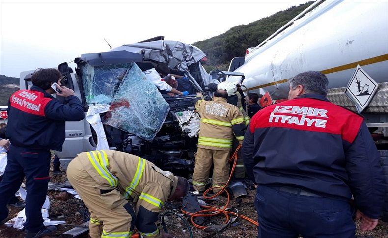 İzmir'de akaryakıt tankerleri çarpıştı: 3 yaralı