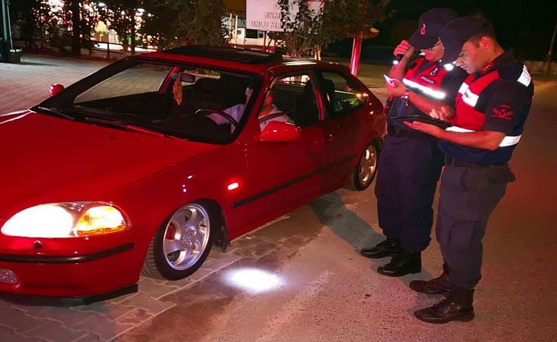 İzmir'de aranan 14 kişi yakalandı