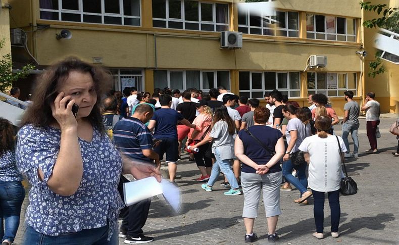 İzmir'de AYT heyecanı... Anneden oğluna sitem